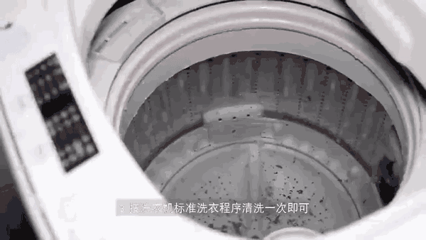 洗衣机要经常“清洗”，把这“污水盒”打开，脏东西自己流出来