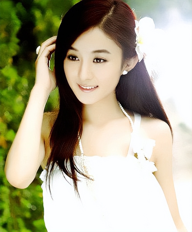 24岁周冬雨和29岁赵丽颖同框，满屏尽是尴尬，小5岁竟完败