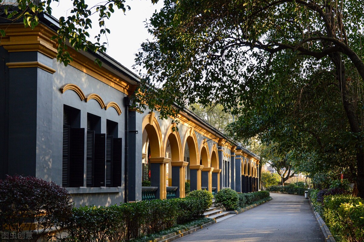 一本线以下，二本顶尖的分数如何选择学校，过来人推荐4所学校