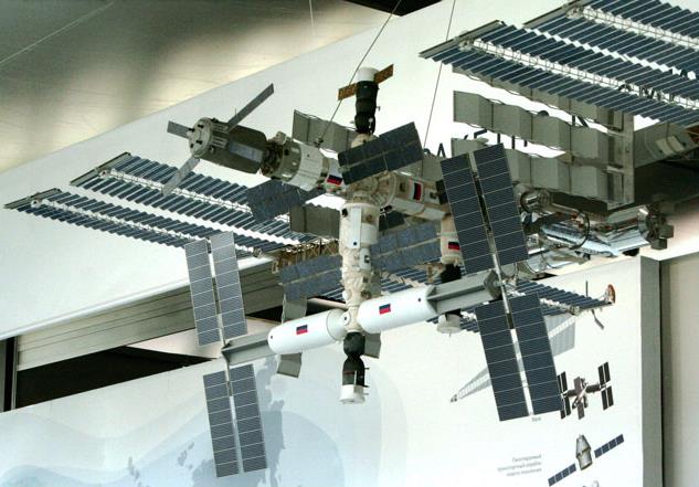 ���칬�ռ�վ֮����һ���ٶּ��ռ�վ���࣬���߶ԱȻ������