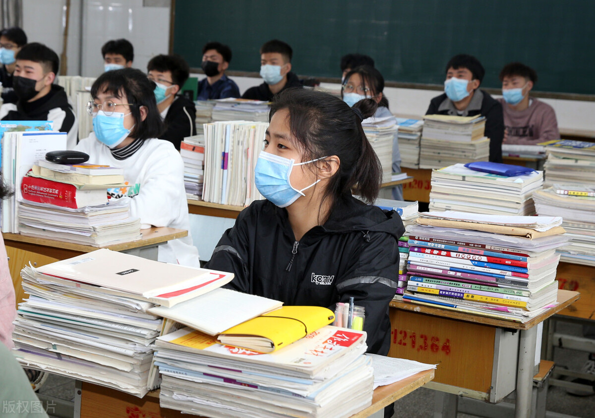 整体分析语篇连贯性的基本策略——以江苏省牛津高中英语教材为例