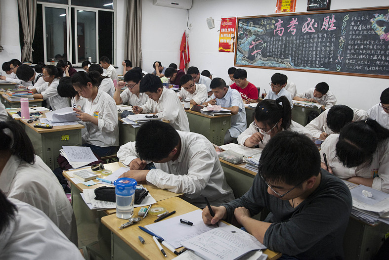 高考要不要家长陪（高考后才幡然醒悟）