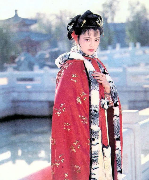 33位老牌簪花美人！林妹妹第一，林芳兵艳绝，你最偏爱谁呢？