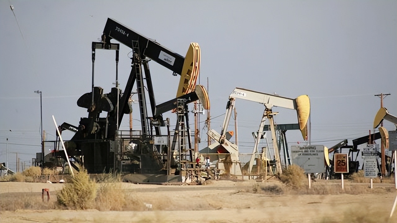 俄罗斯原油遭到各方制裁 石油价格进一步上涨 今日9:30WTI原油上涨