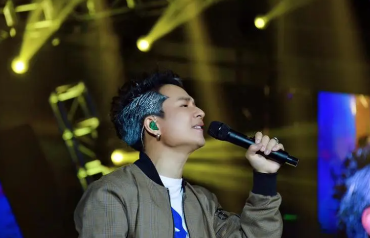 10大网络歌手现状：有人靠商演赚钱，有人彻底凉凉，有人自毁名声
