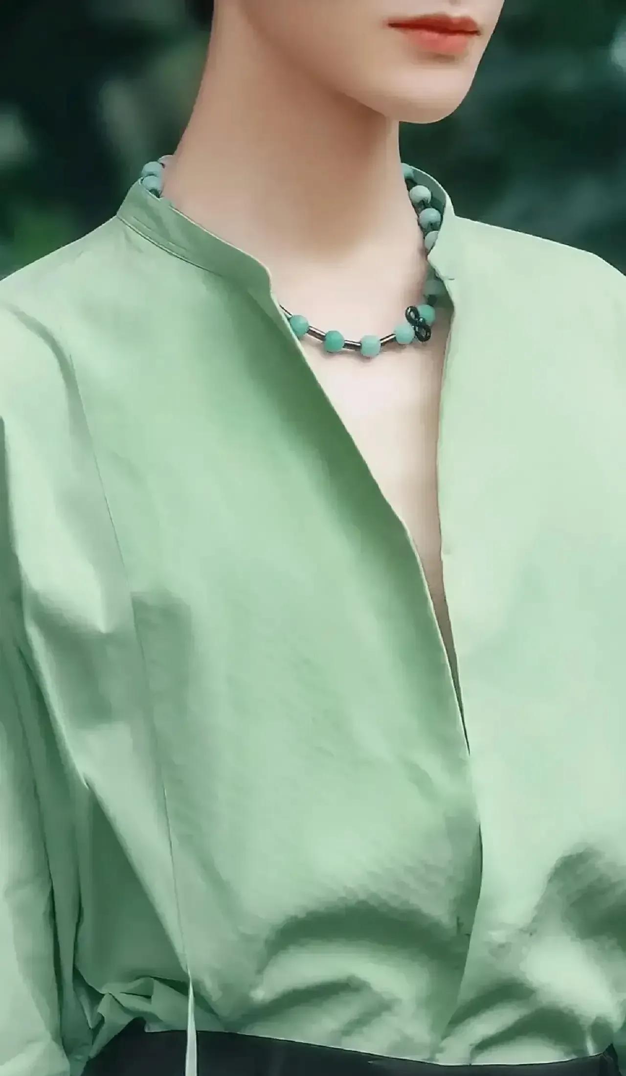 罗云熙的颜值真的好的没话说，不过古装多了不羁，更帅气