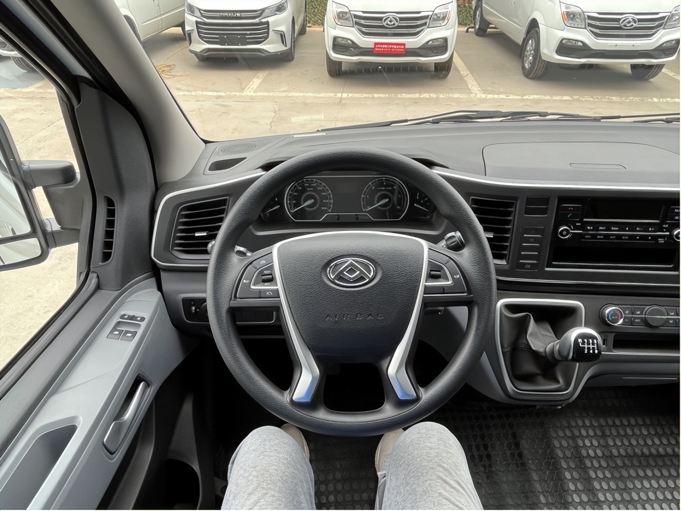 無懼藍牌新規(guī)，上汽大通MAXUS V80中軸車型釋放大能量