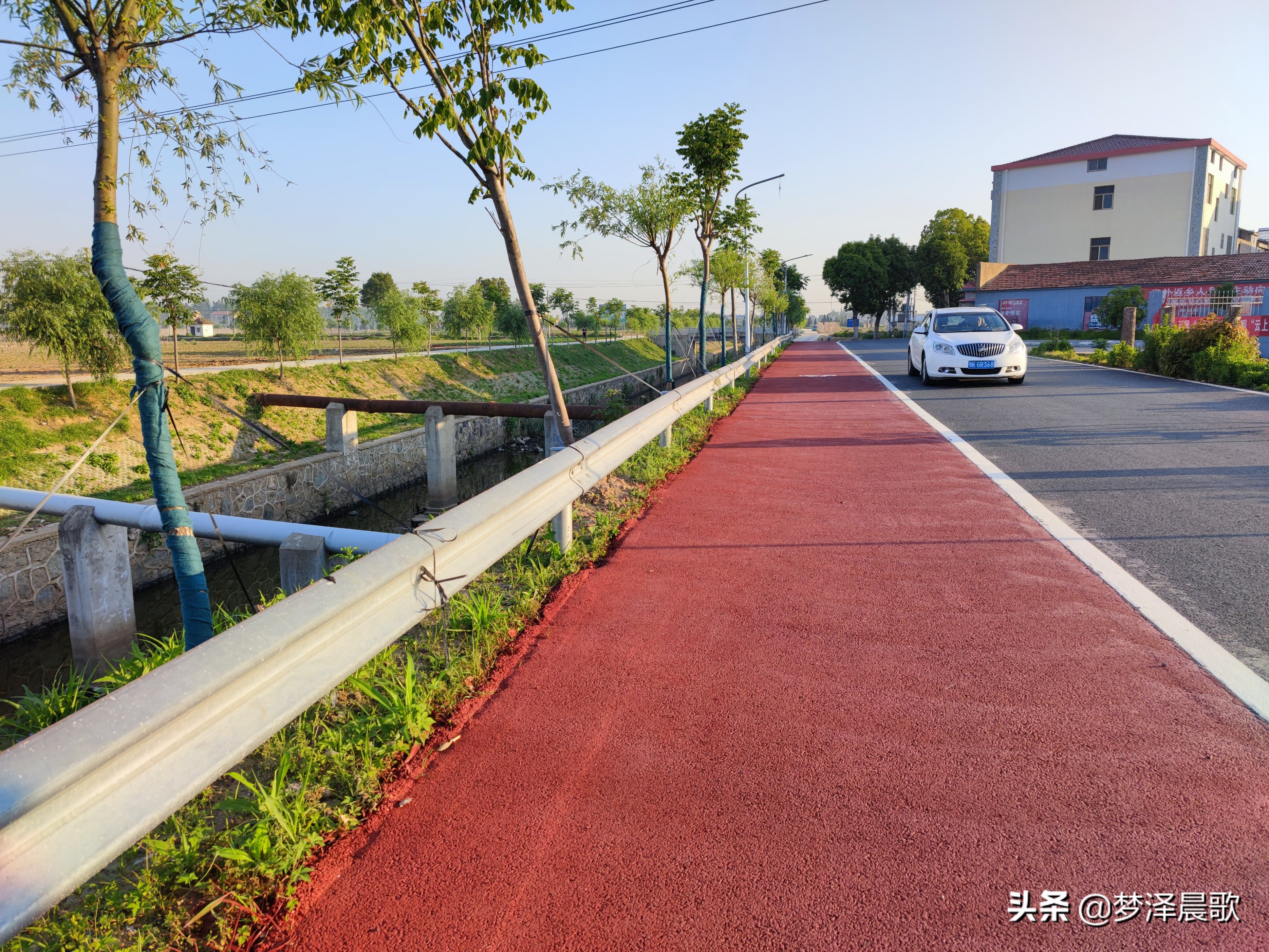乡村道路颜值高通村道路建成景观道