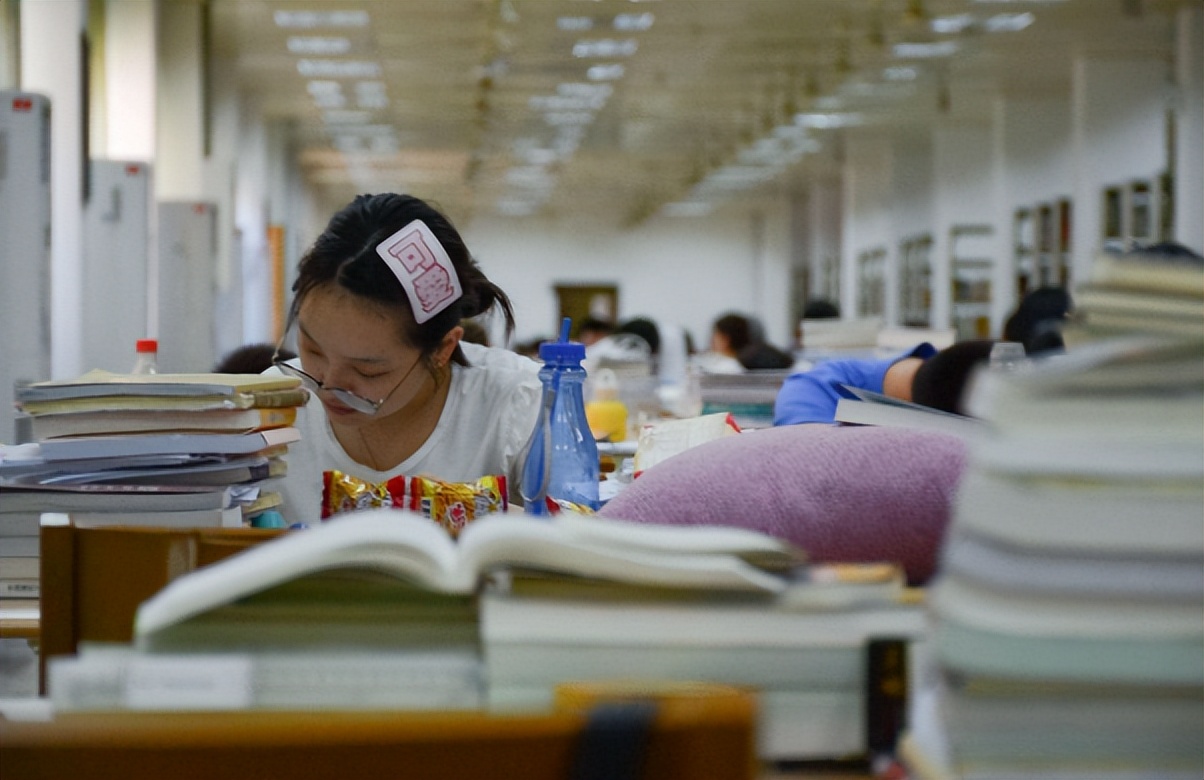 高考和考研可以对比吗？两者区别比较明显，考研的难度相对更大