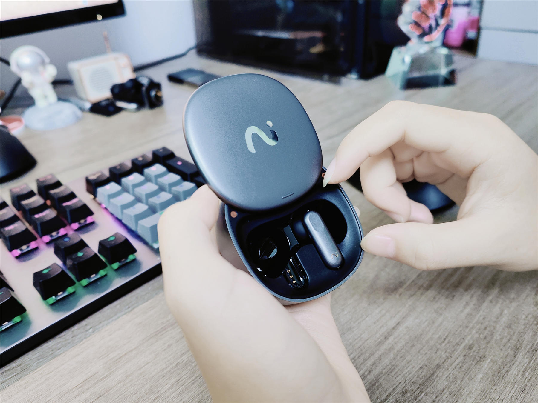 会议录音转文档，一个降噪耳机满足全部需求，科大讯飞是真敢造呀