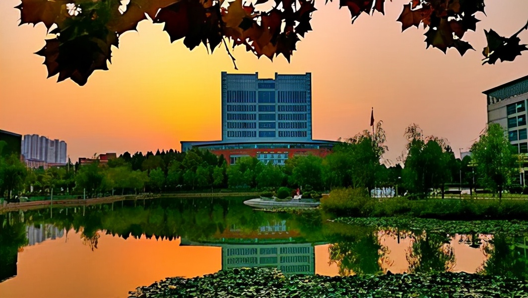 郑州师范学院、郑州工程技术学院：共用一个校门和校园，该选谁？