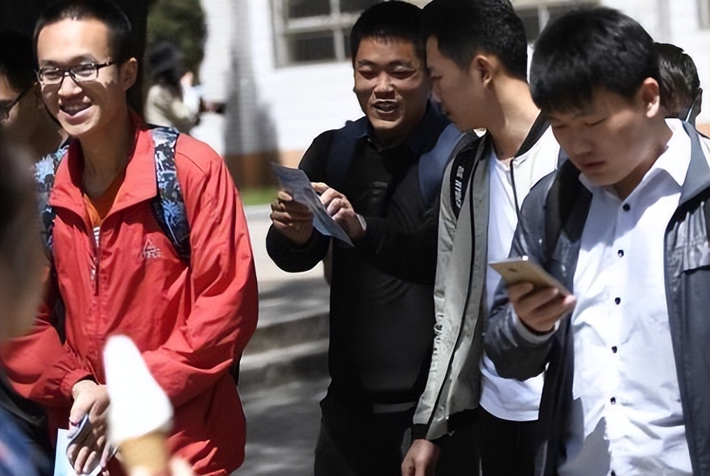 大学迎来新规，2022年开始全面落实，虚度时光的学生开始头疼