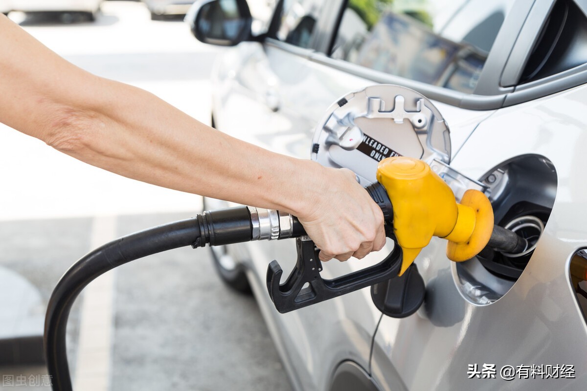 今天油价调整大幅上涨345元，1月18日全国柴油、92、95号汽油价格