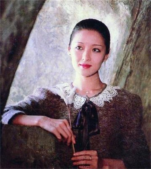 三个人的爱恨纠葛就这样又重新落回两个人的缠绵爱情,胡因梦与李敖