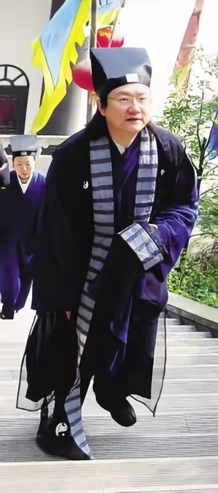 被打假的道长李一：闭气神功被拆穿后逃到美国，混不下去又回国