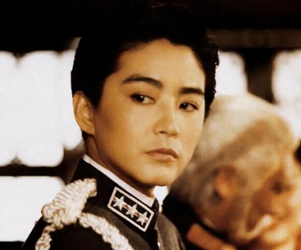 男女之别不仅仅在于胡子，这五个女星的女扮男装实在让人叫绝