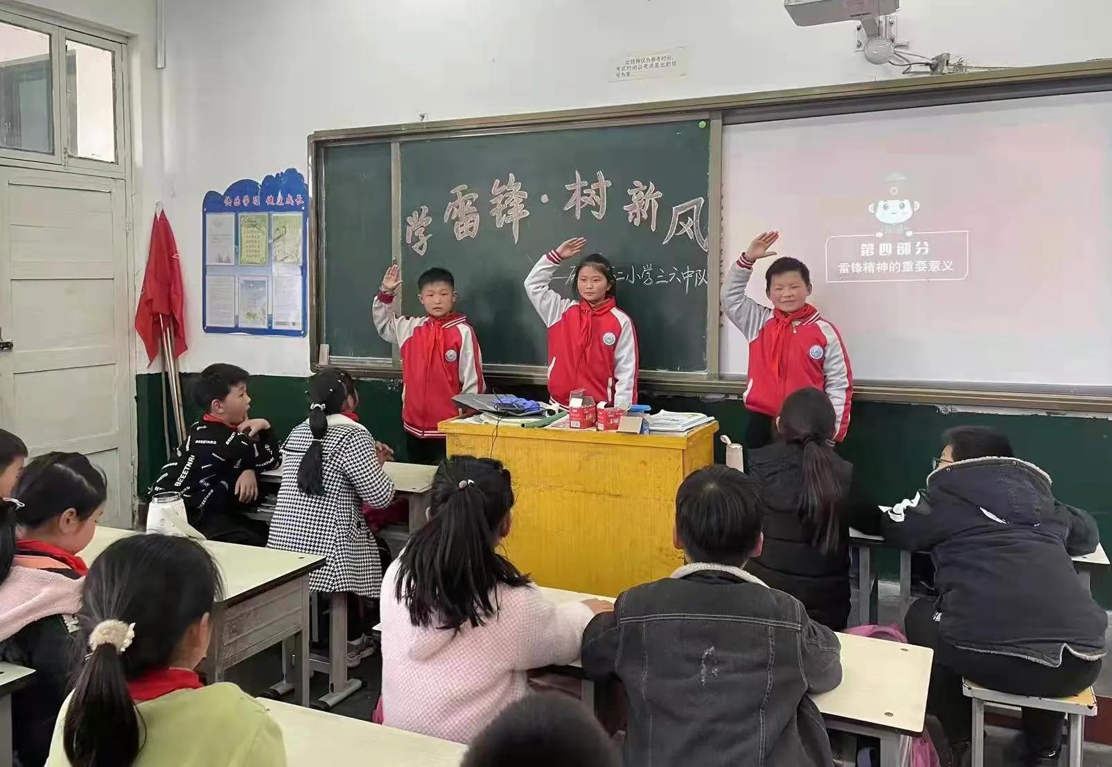 确山县第二小学学雷锋月实践活动纪实(图1)