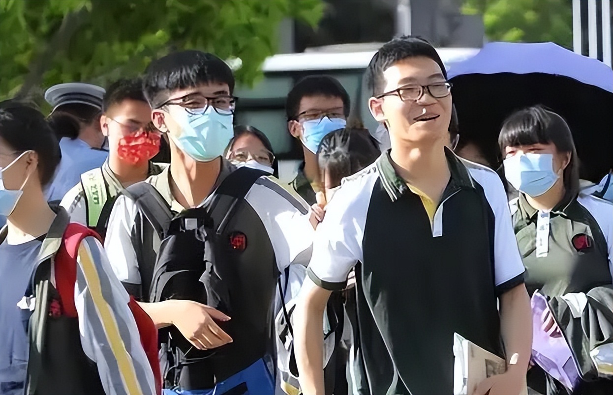 高考分数刚过二本分数线，3个专业可以参考，好就业前景也不差