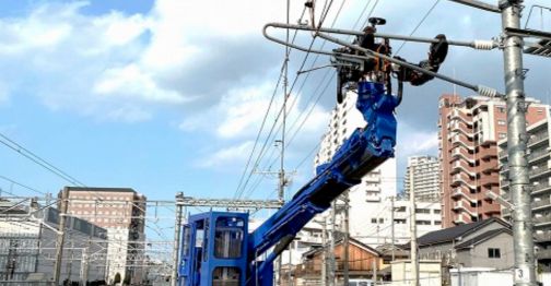 修理铁路的高达，将取代人工进行铁路修理