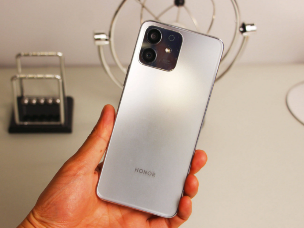 跑分85W+8100芯片+6000mAh+144Hz高刷屏幕，这4款手机适合老年人