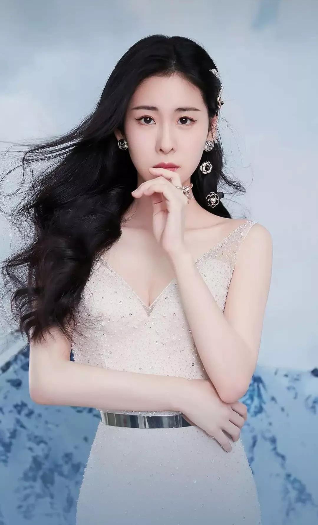 手机桌面，明星李沁、戴燕妮、海陆和张碧晨