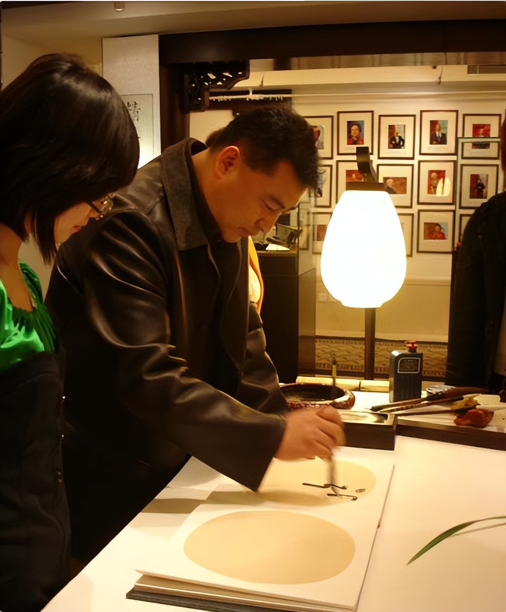 清华大学幼儿园园长之子，央视主持32年0失误，为何61岁依旧单身