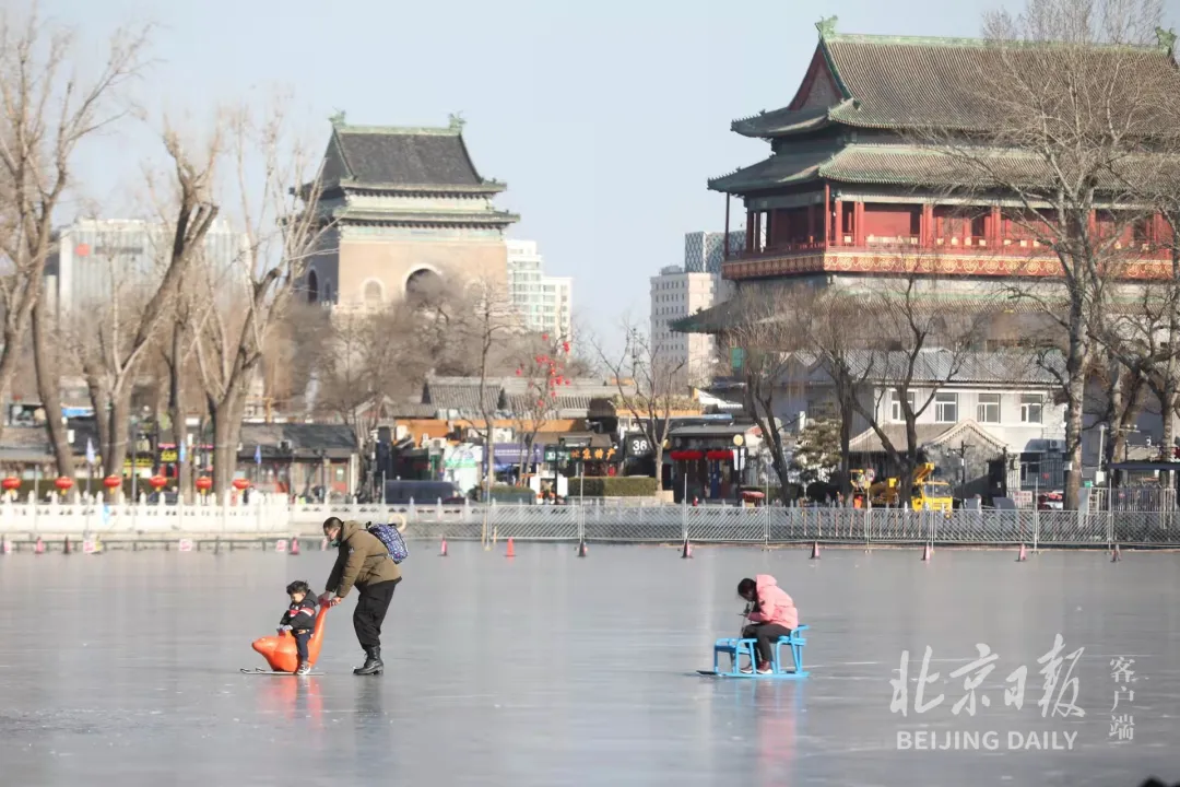 北京什刹海冰场开门迎客，今年网上提前购票，票价没变！