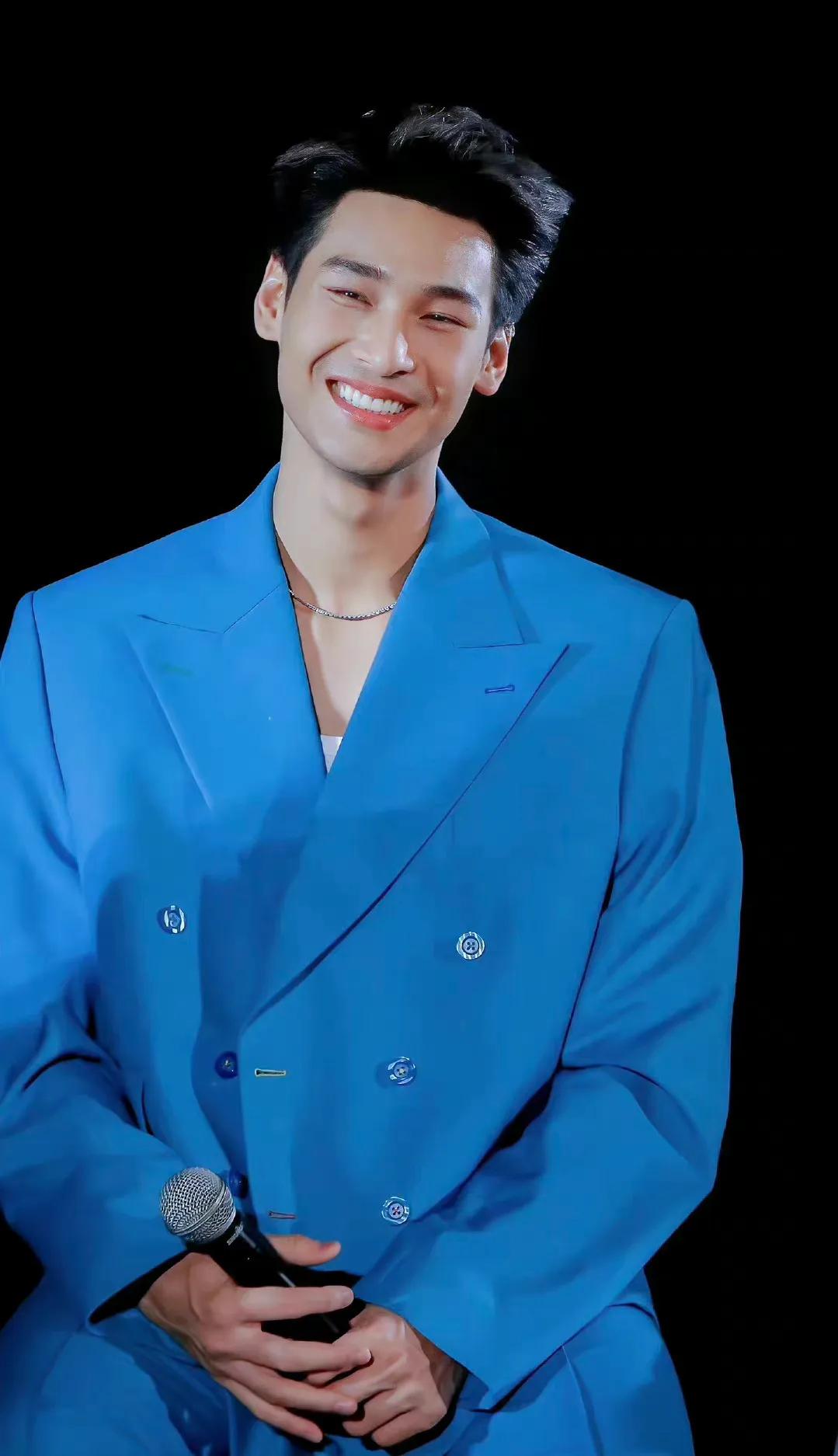 泰兰德肆意生长的野蔷薇-陈立波