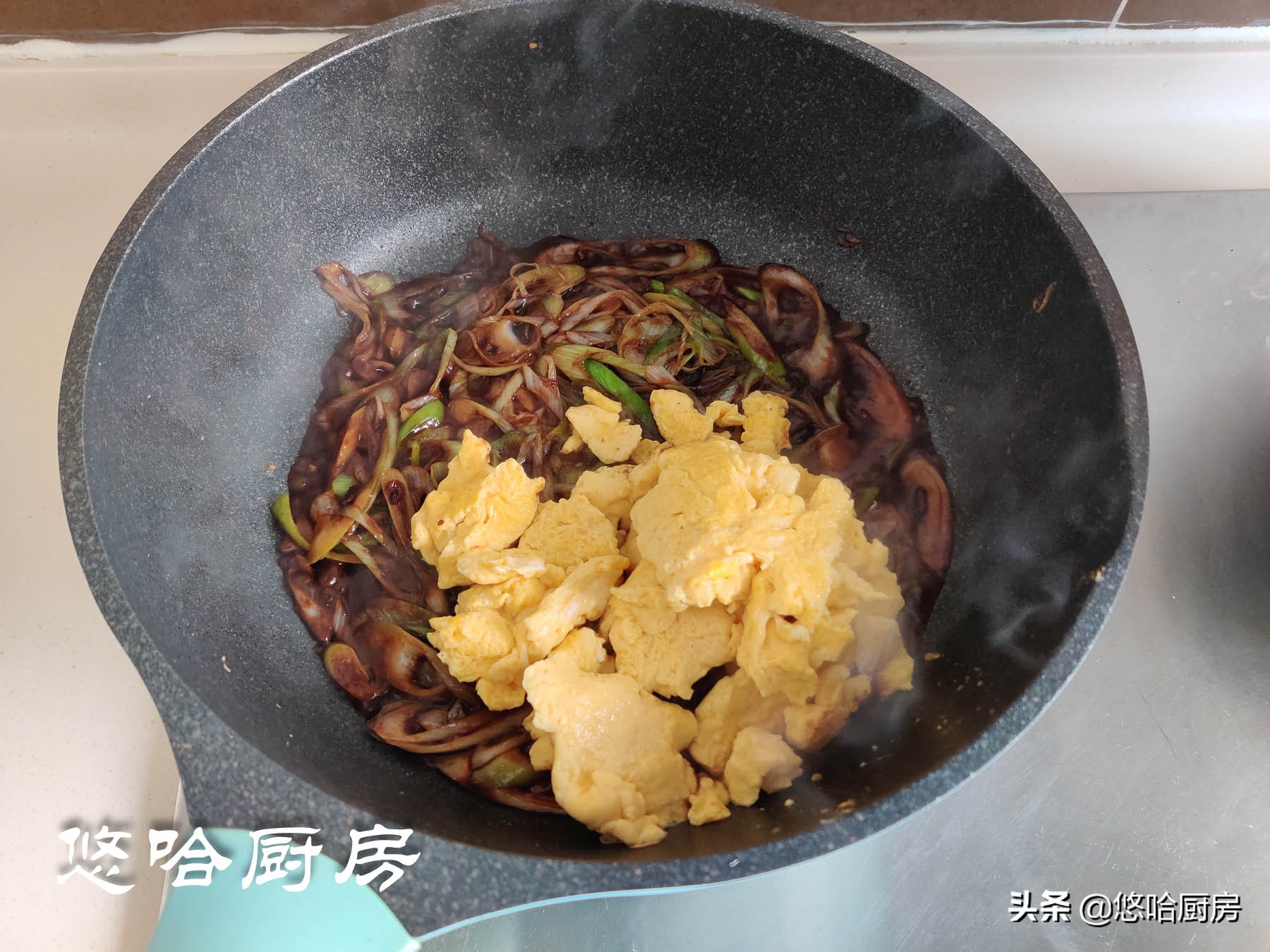 酱炒鸡蛋，懒人必备的家常菜，香嫩美味，是绝佳的下饭菜