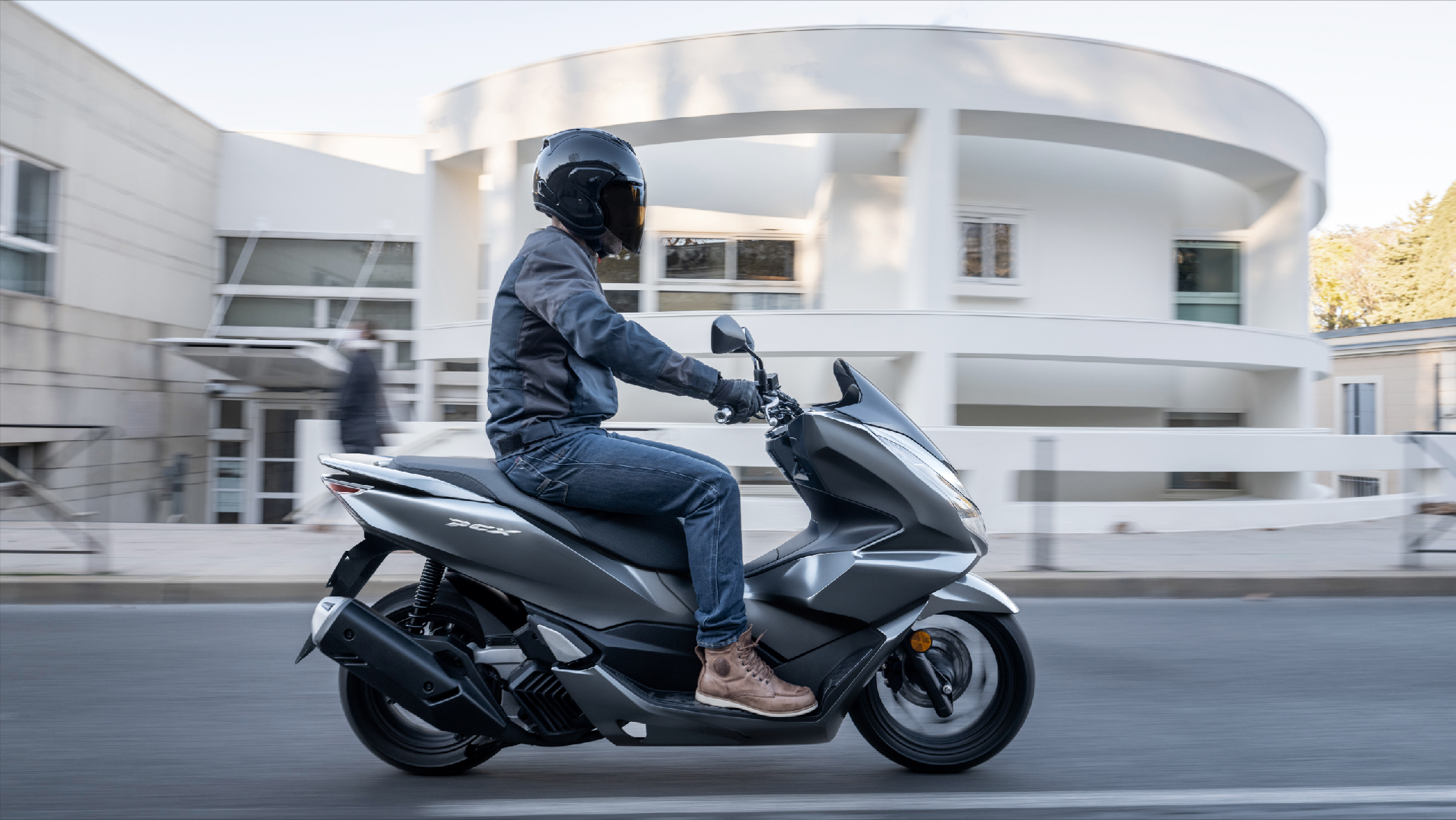 3万左右主要通勤代步,用起来比较省心的摩托车,有哪些?