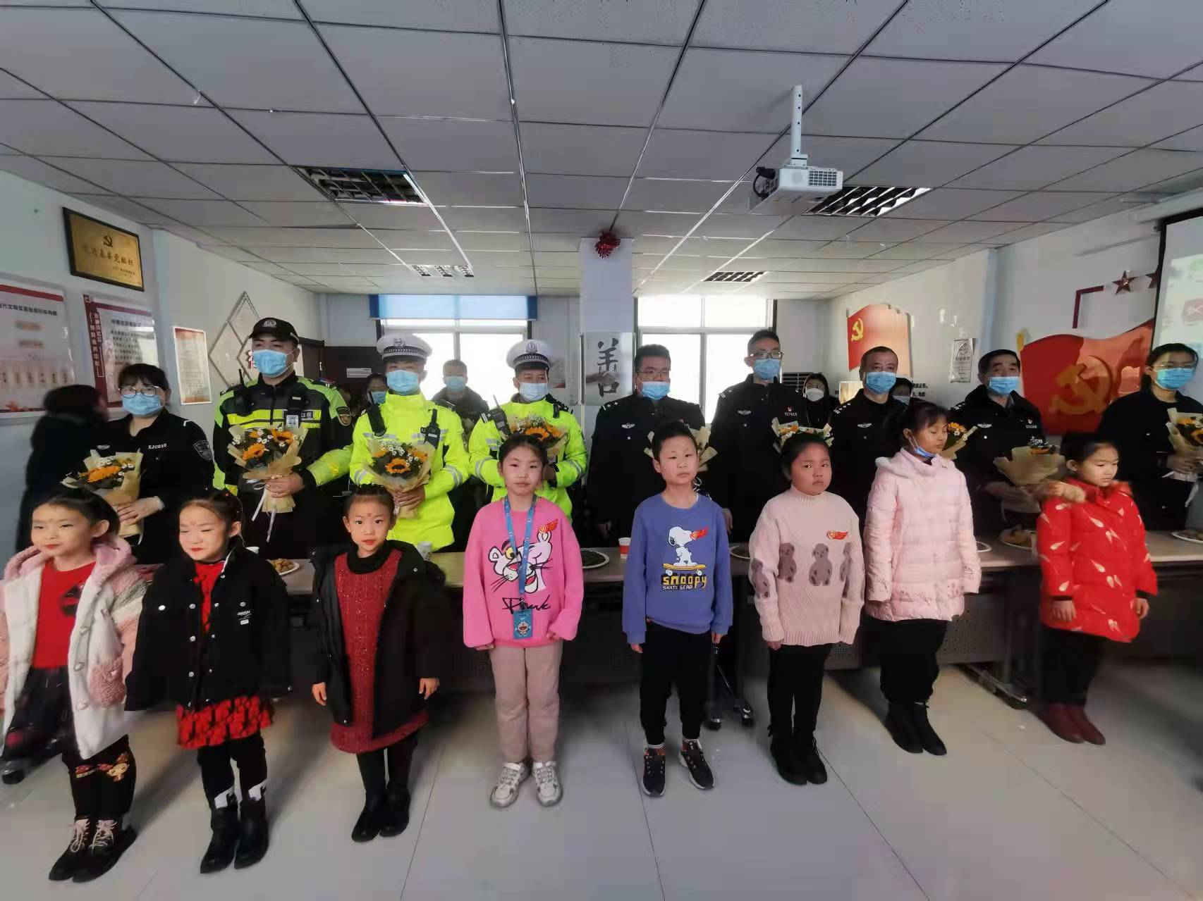 浓情腊八粥香甜 警民同乐展风采