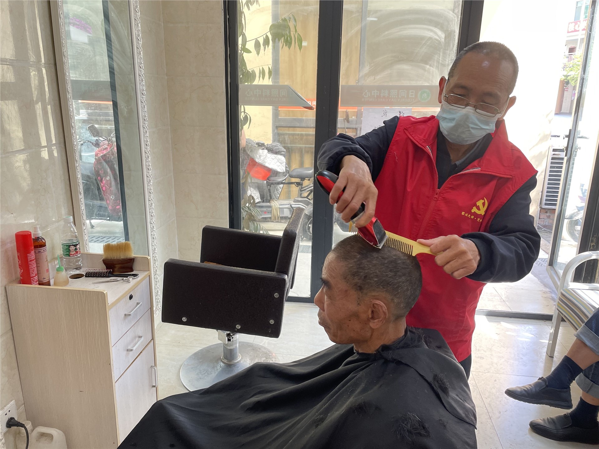 安靖街道雍渡村：黨建引領(lǐng)添活力 服務群眾更有力