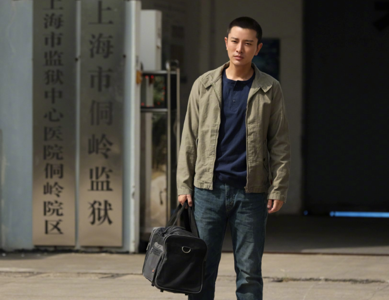 快穿炮灰女配不容易(张涵予老炮儿剧照)(李乃文个人资料) - 三甲体育