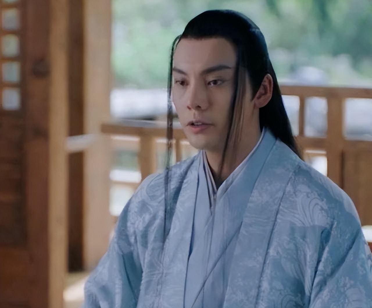 “龙须刘海”不要轻易尝试！有人仙气十足，有人酷似蟑螂精