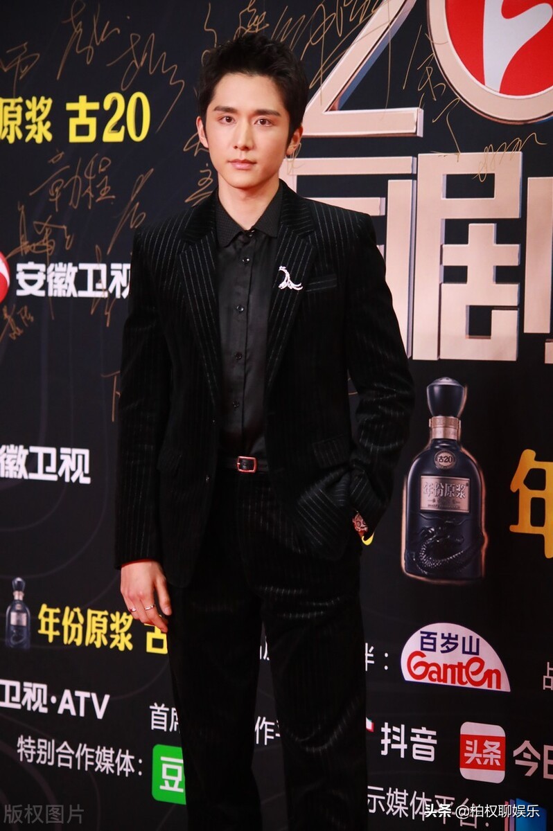 张新成，邓家佳为新剧背锅？