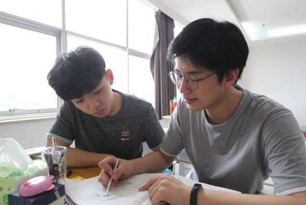 “佛祖托梦，不宜出门”，学生的请假理由有多奇葩，老师无语了