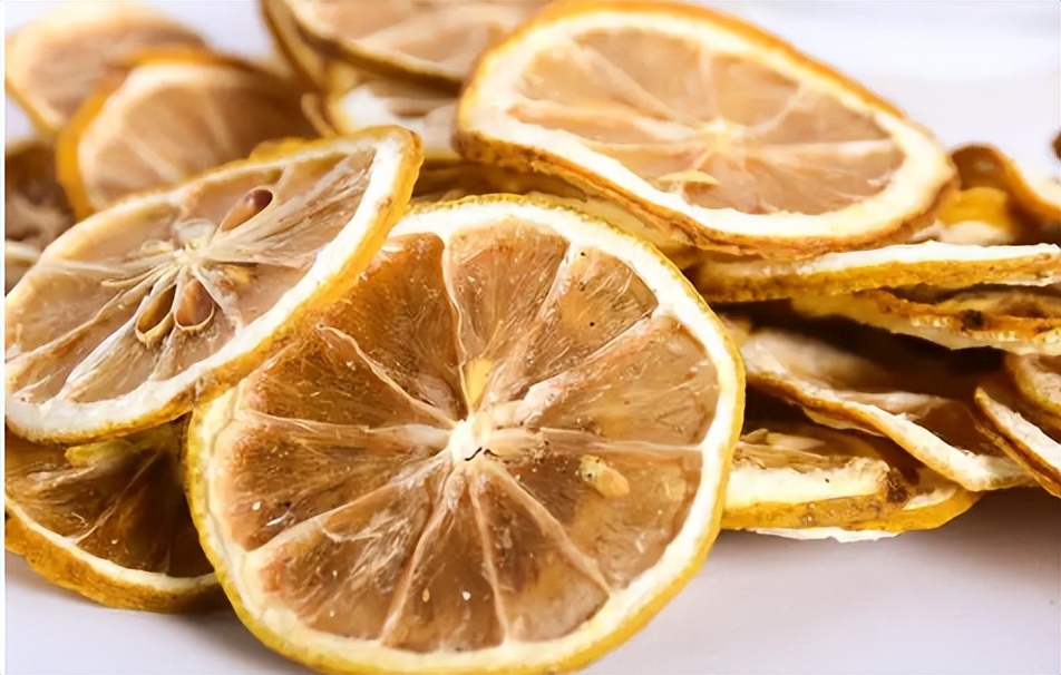 女性不想“老的快”，建议常喝5款“养颜茶”，滋润肌肤，显年轻