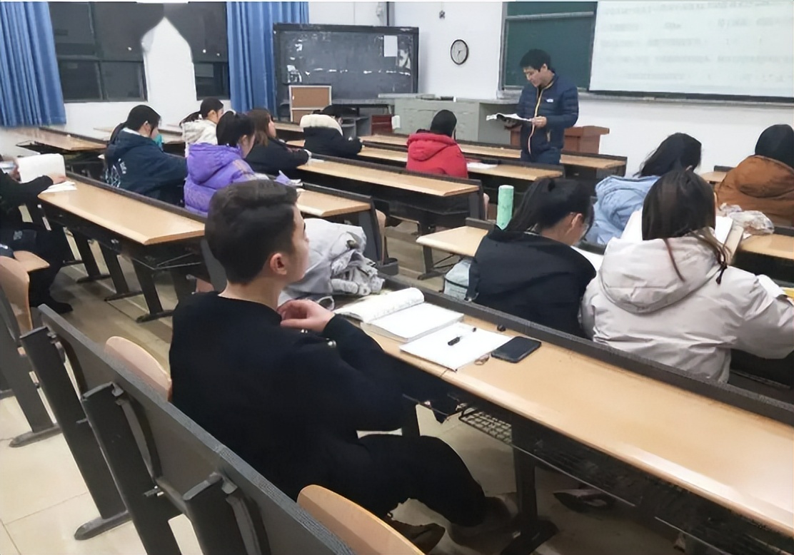 “我不提倡大学谈恋爱”，毕业分手不是主因，老师的话值得深思