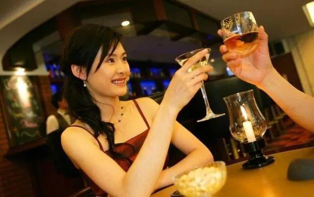 女人脚踏两只船啥心态?
