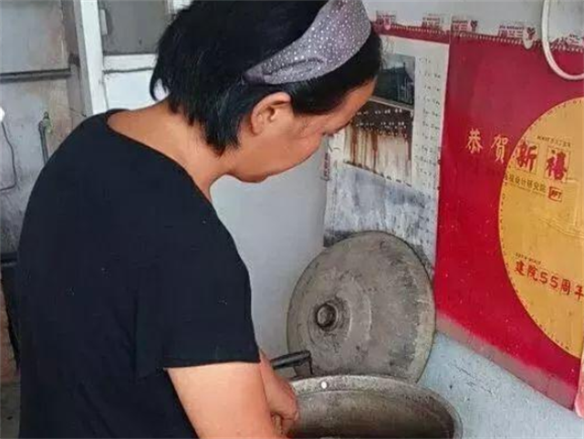 4年前707分上北大，拿到通知书仍在打工的河北女孩，后来准备参军