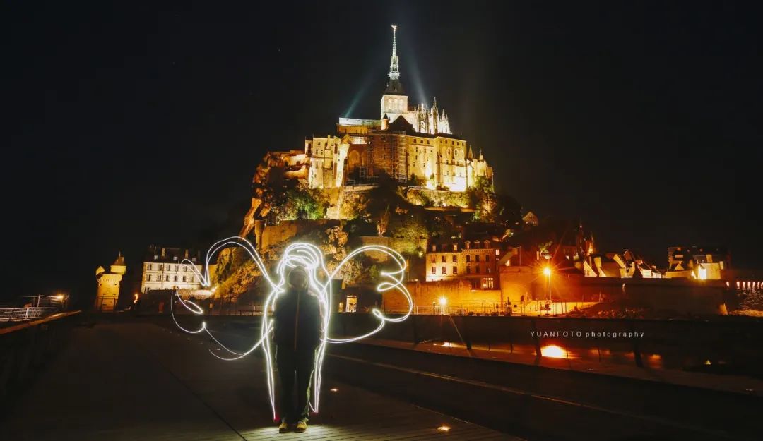 抱歉蹭热，看到周杰伦新专辑封面，回忆在圣米歇尔山的旅拍照片