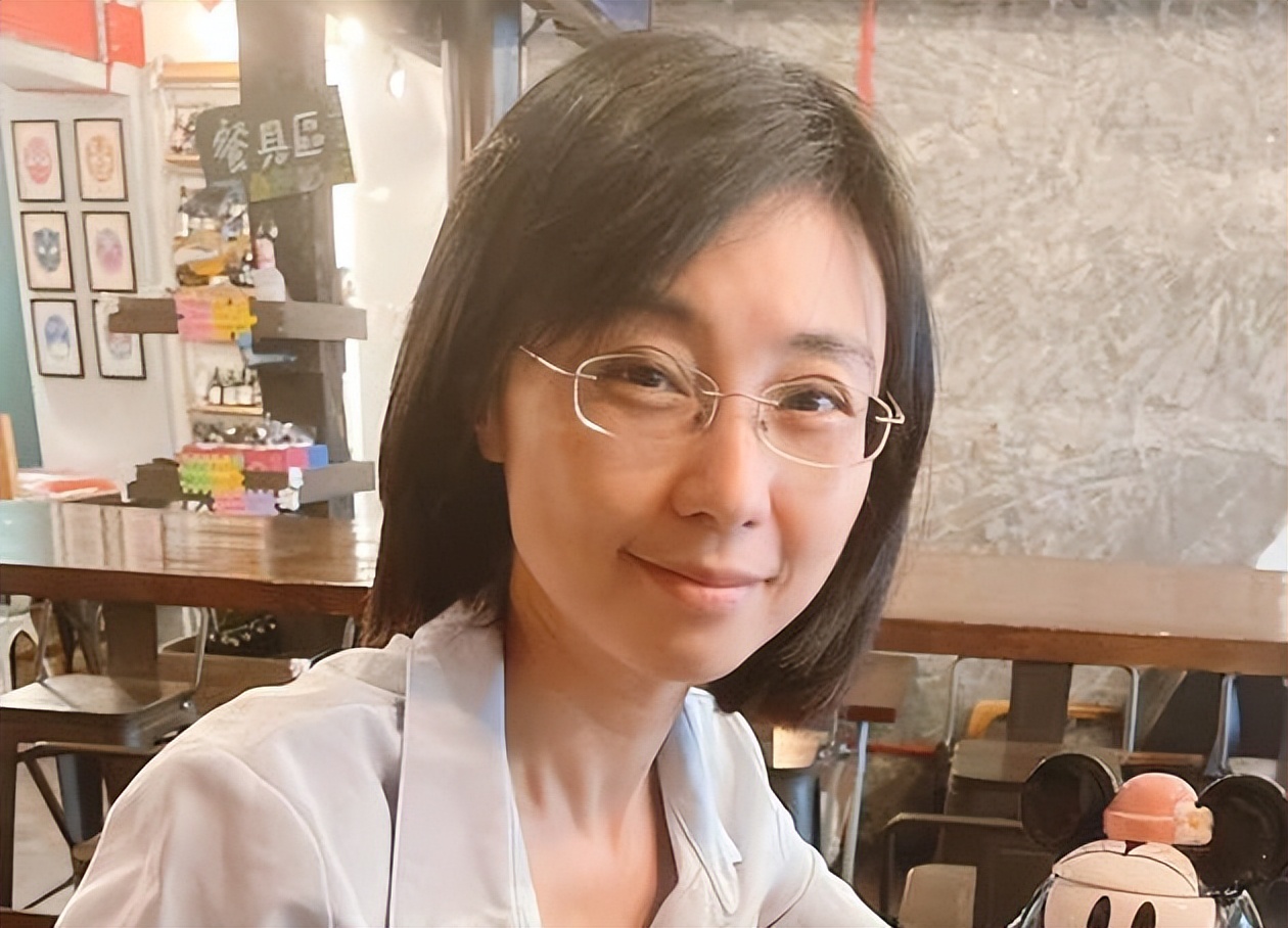 美女律师赖芳玉：为张清芳争取16亿赡养费，接手大S李靓蕾离婚案