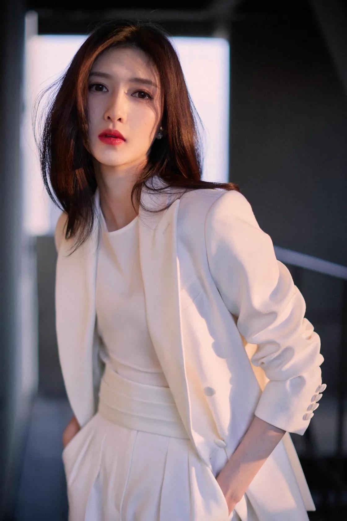 女星江疏影—温柔如水，美丽动人