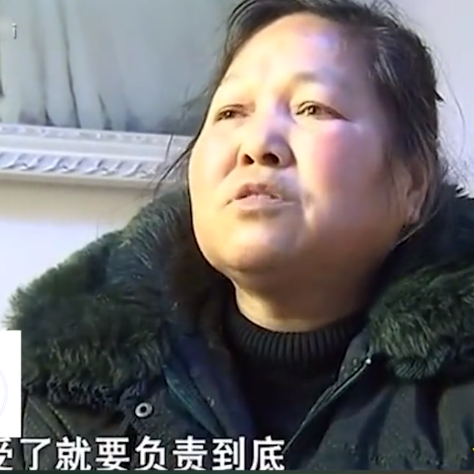 女子幼时被弃，30年后生父临终想见一面，女子：他没资格让我相见