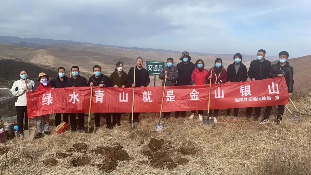 临潭县各乡镇各部门拉开春季义务植树序幕