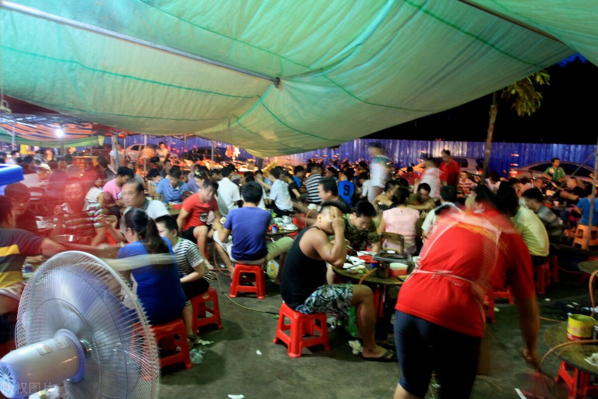 狗肉配酒，神仙不走，玉林配卖酒，佛祖心中有