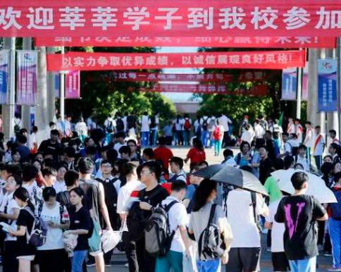 高考答题卡为何必须用2B铅笔？阅卷老师来告诉你，和成绩密切相关