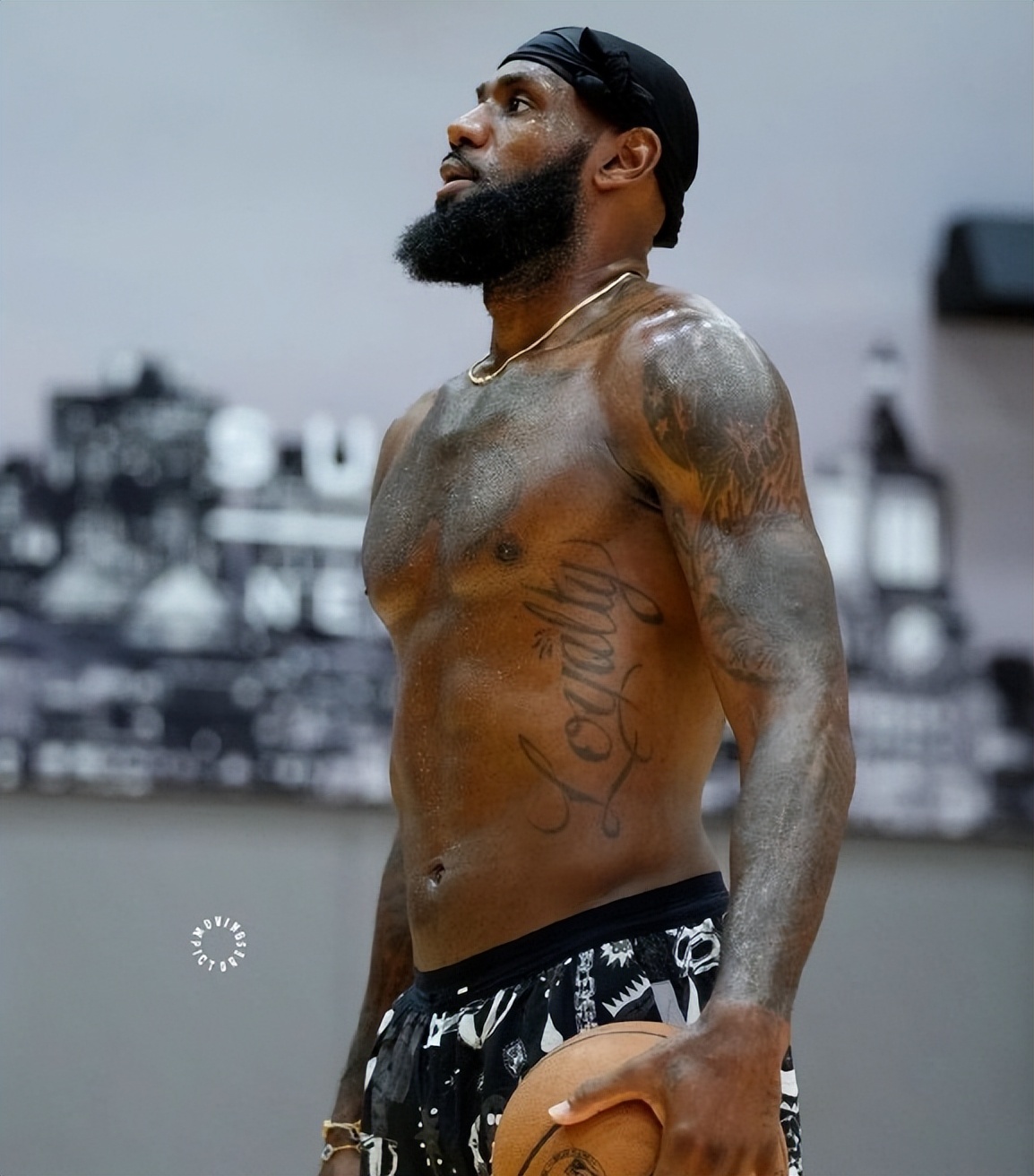 哪些nba运动员的身材最好(NBA现役5个位置最强肌肉男！詹姆斯万年不变 锡安身材似灭霸)