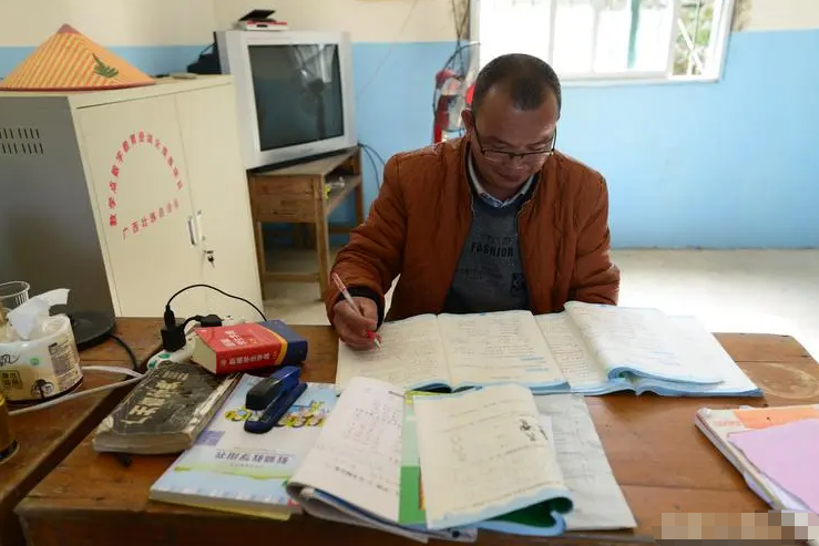 “合同工”教师的好消息，有望入编享受体制内待遇，终于熬出头了