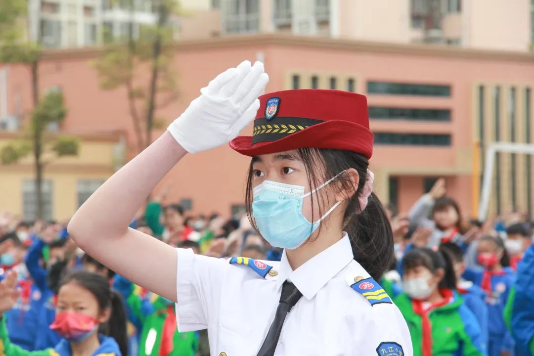 成都市双流区九江小学举行“童心爱祖国 劳动我最美”国旗下表演